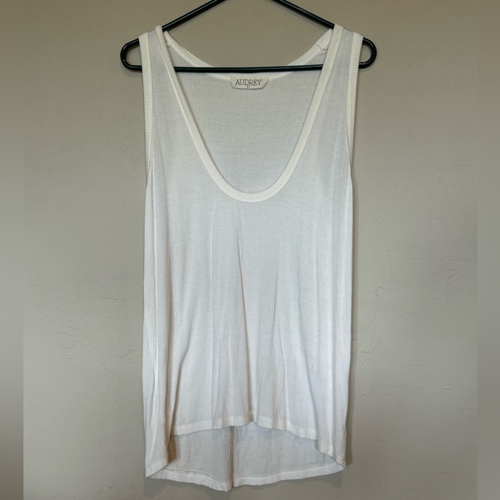 Audrey 3+1 low scoop neckline off white size S